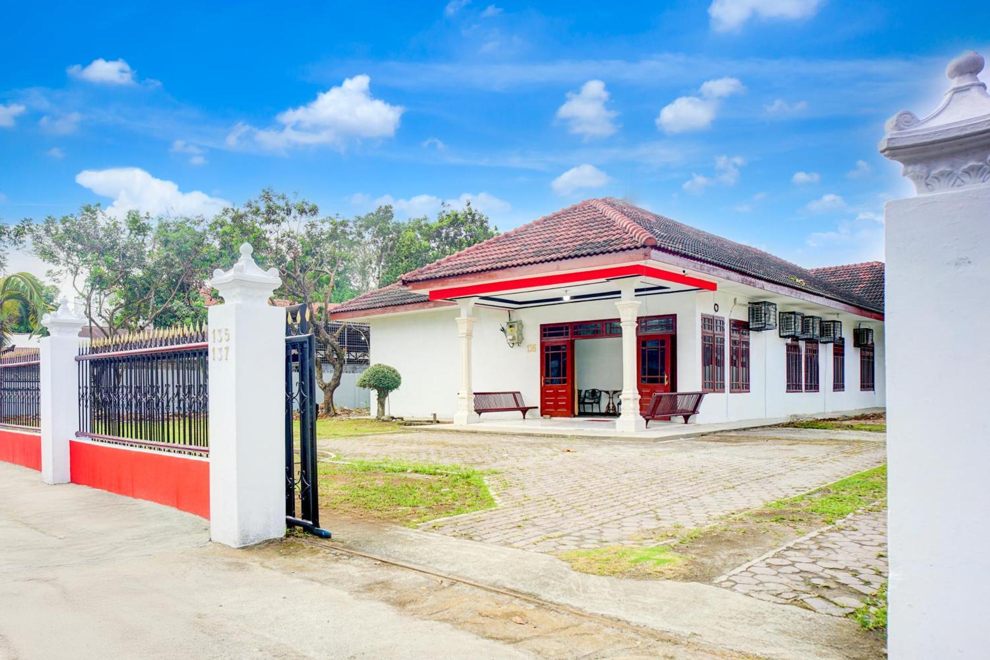Hotel O Krakatau Near Universitas Muhammadiya Sumatra Utara Umsu Medan Exterior photo